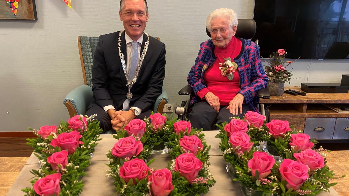 Op bezoek bij honderdjarige mevrouw Platjes - Gemeente Twenterand