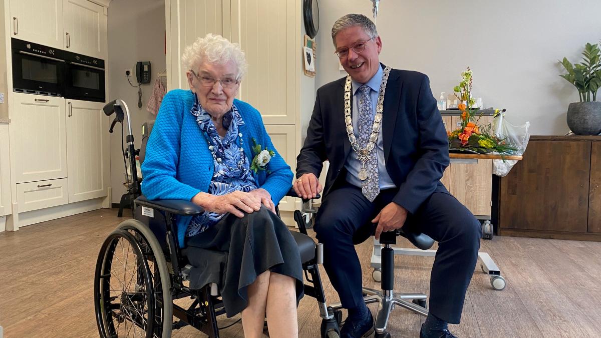 Op bezoek bij de oudste inwoonster van Twenterand