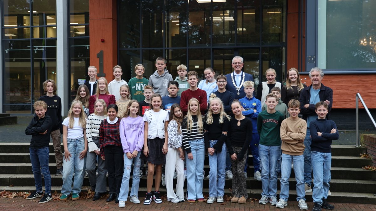 Burgemeester ontbijt met leerlingen van Shalomschool