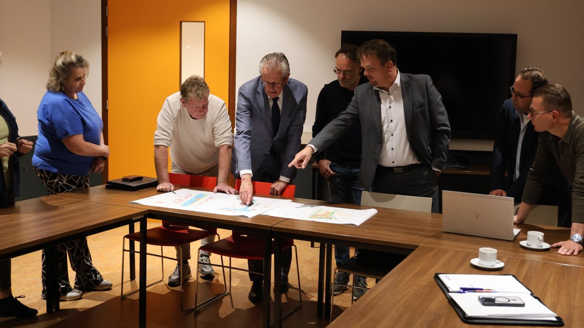 Dorpsraad Vroomshoop ontvangt burgemeester