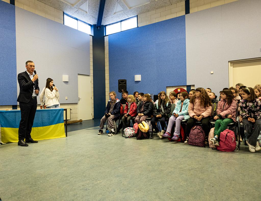 Hans Broekhuizen en 28 kinderen uit Oekraïne