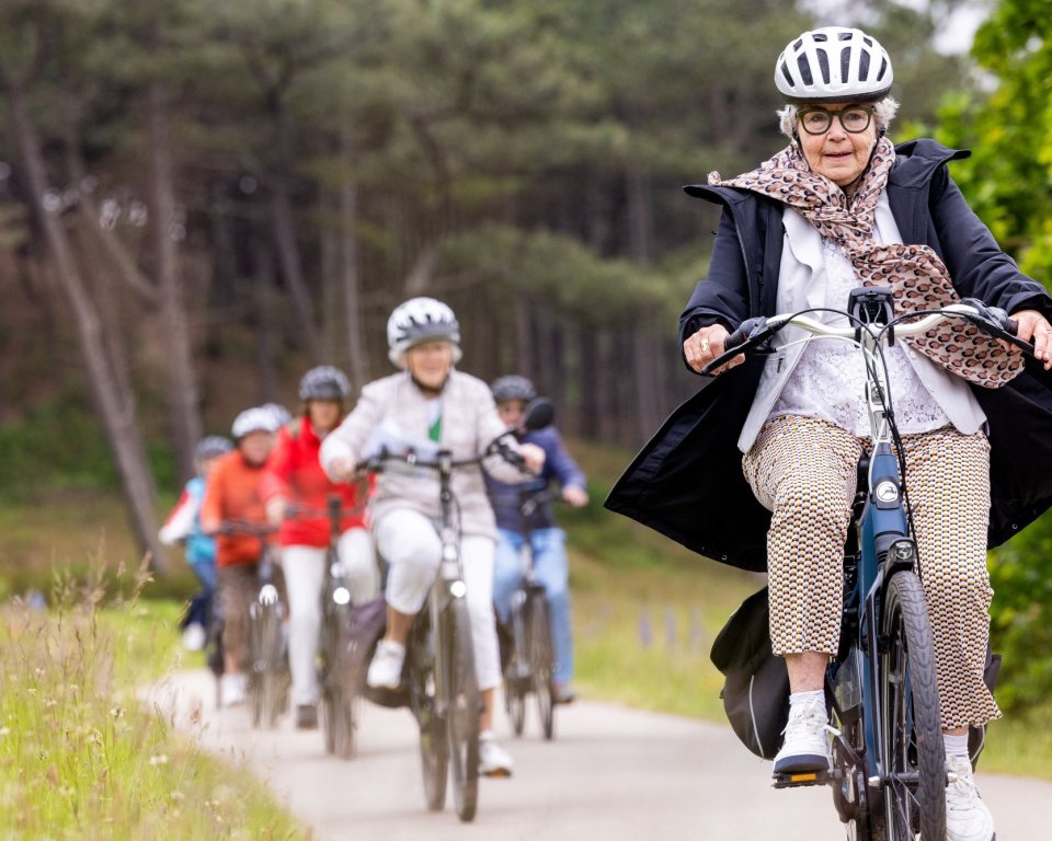 afbeelding van fietsers met helm