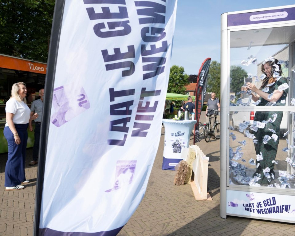 foto actie laat je geld niet wegwaaien, met moneybox