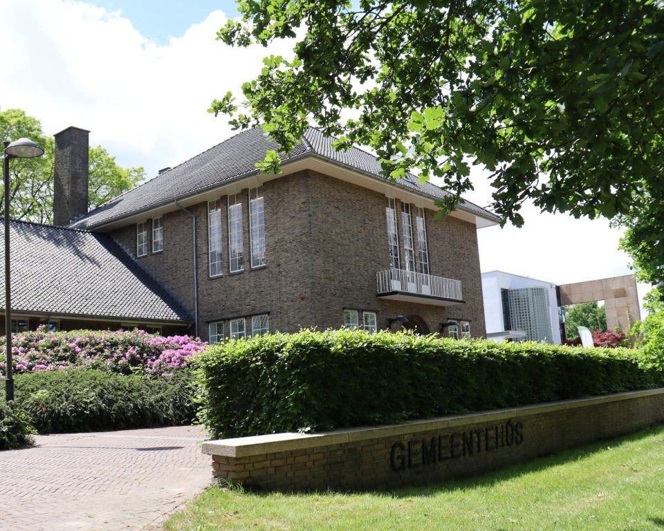 foto gemeentehuis Tytsjerksteradiel