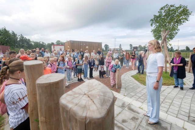 foto van opening nieuwe school bernemienskip De Greide
