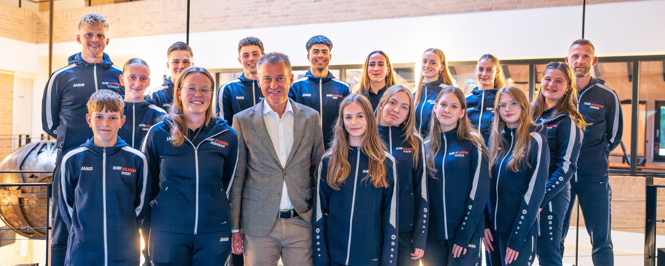 Wethouder Freek Brouwer met de deelnemers aan de DURF Academie