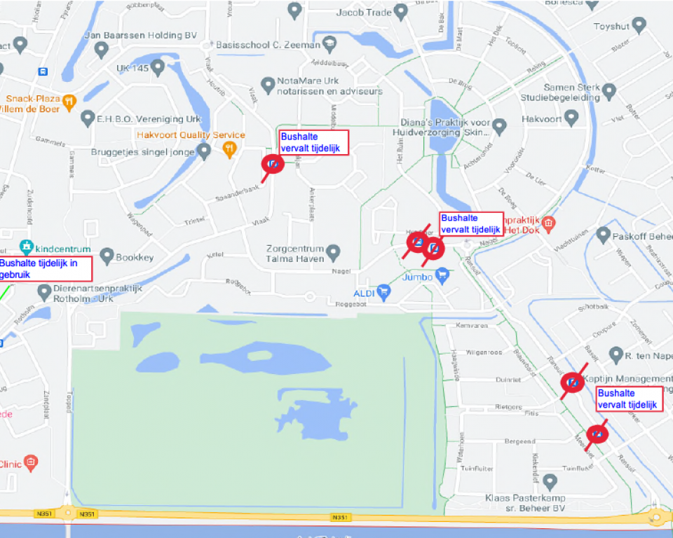 Plattegrond gedeelte Urk met aanduiding tijdelijk vervallen bushaltes en een nieuwe tijdelijke bushalte tijdens de reconstructie van de Vlaak van 14 juni tot 9 juli 2021