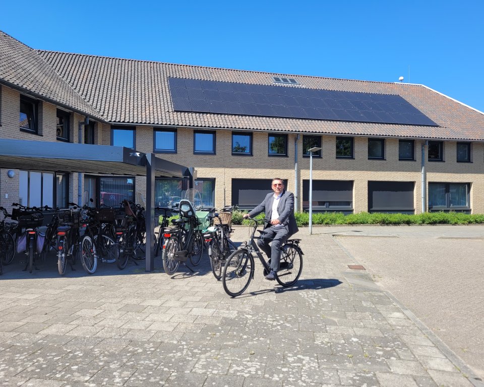 Wethouder Willem Foppen op de fiets