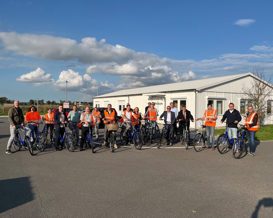 Gemeenteraad gaat op de fiets op werkbezoek bij Talma Urk