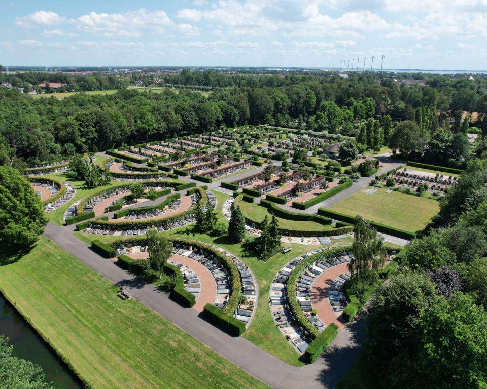 Begraafplaats De Vormt vanuit de lucht gezien