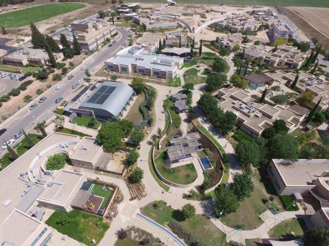 Luchtfoto van ADI, een rehabilitatiedorp in Zuid-Israël