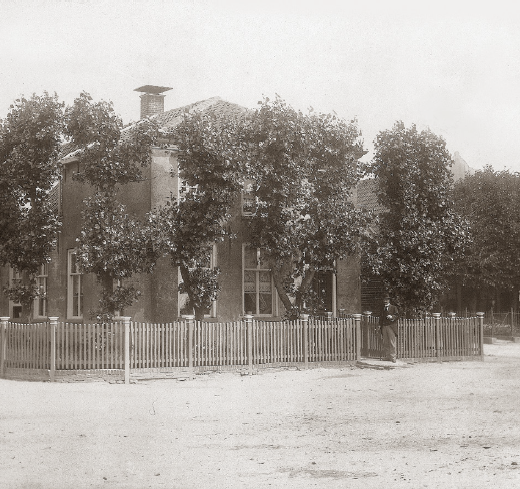 Het eerste Urker gemeentehuis, nu de Oude Bakkerij.
