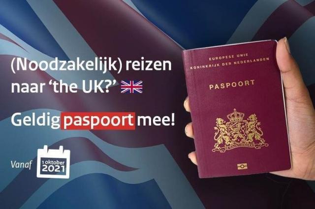 Paspoort in een hand met de tekst Noodzakelijk reizen naar the UK? Geldig paspoort mee