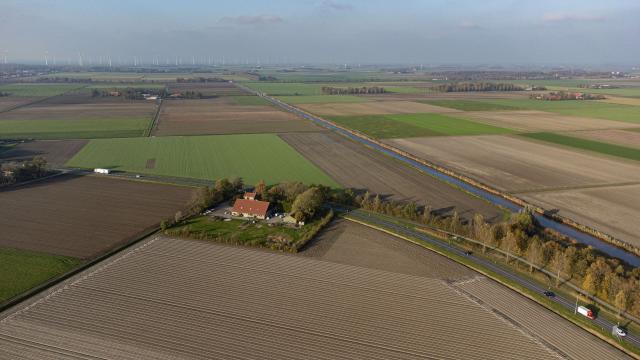 Luchtfoto van de Domineesweg te Urk