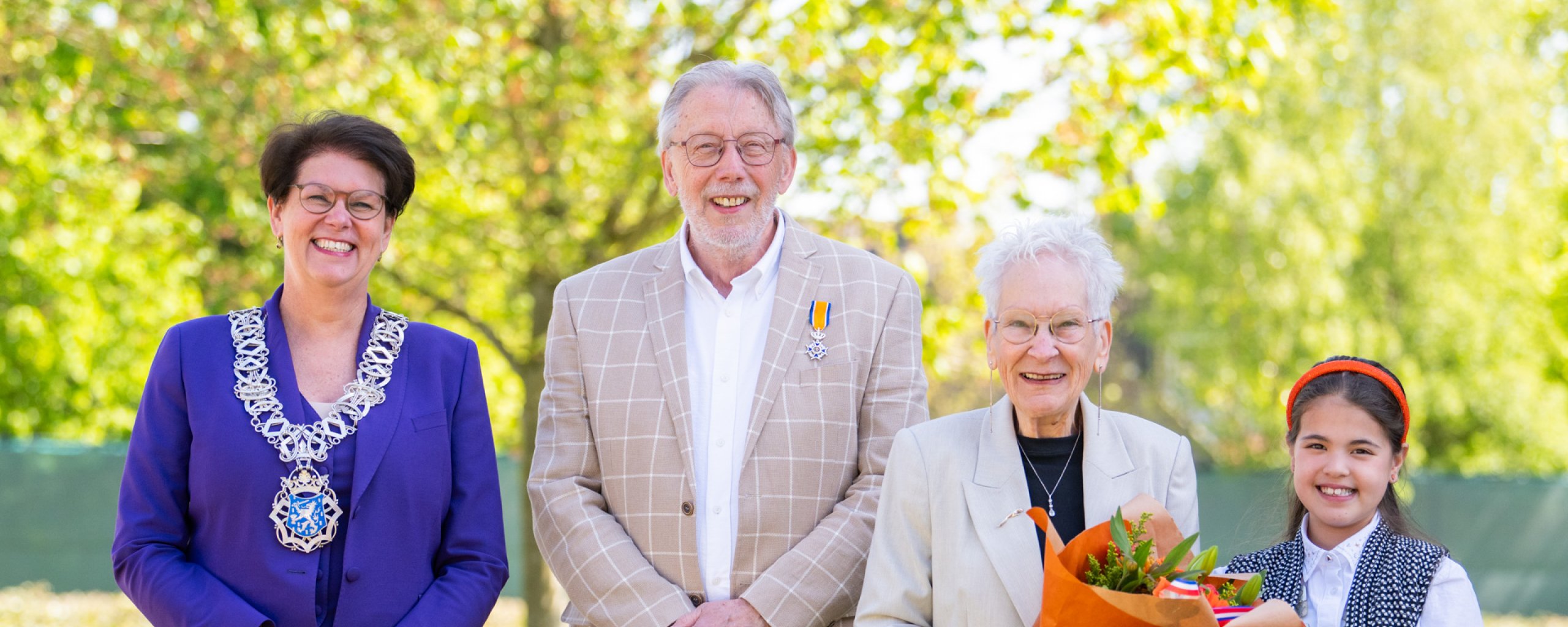 Groepsfoto Dhr. Deilis en Burgemeester Corine van Overdijk