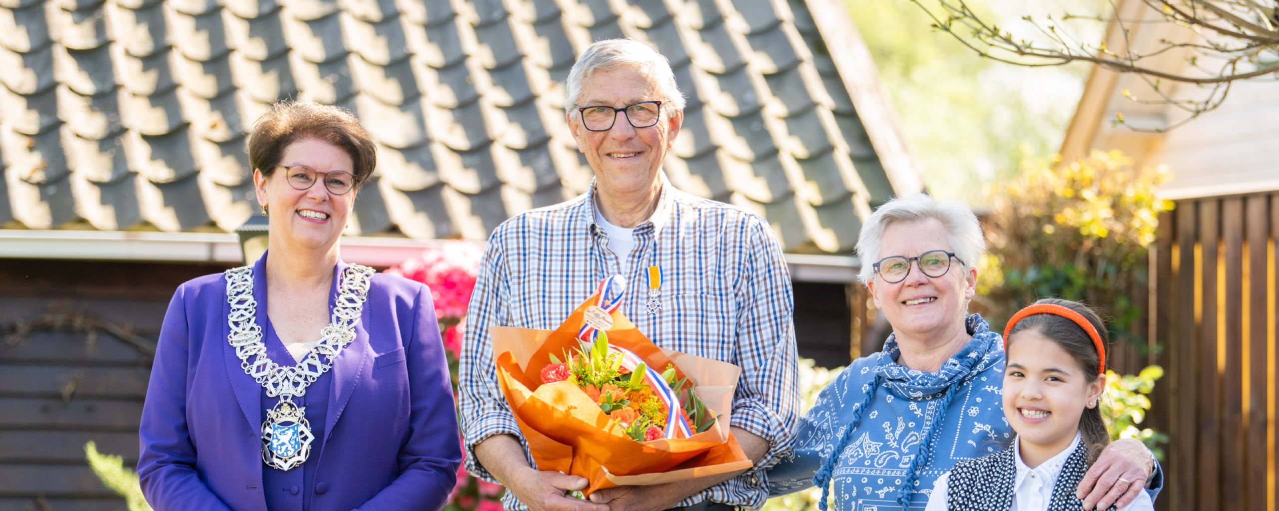 Groepsfoto Dhr. Schouten en Burgemeester Corine van Overdijk