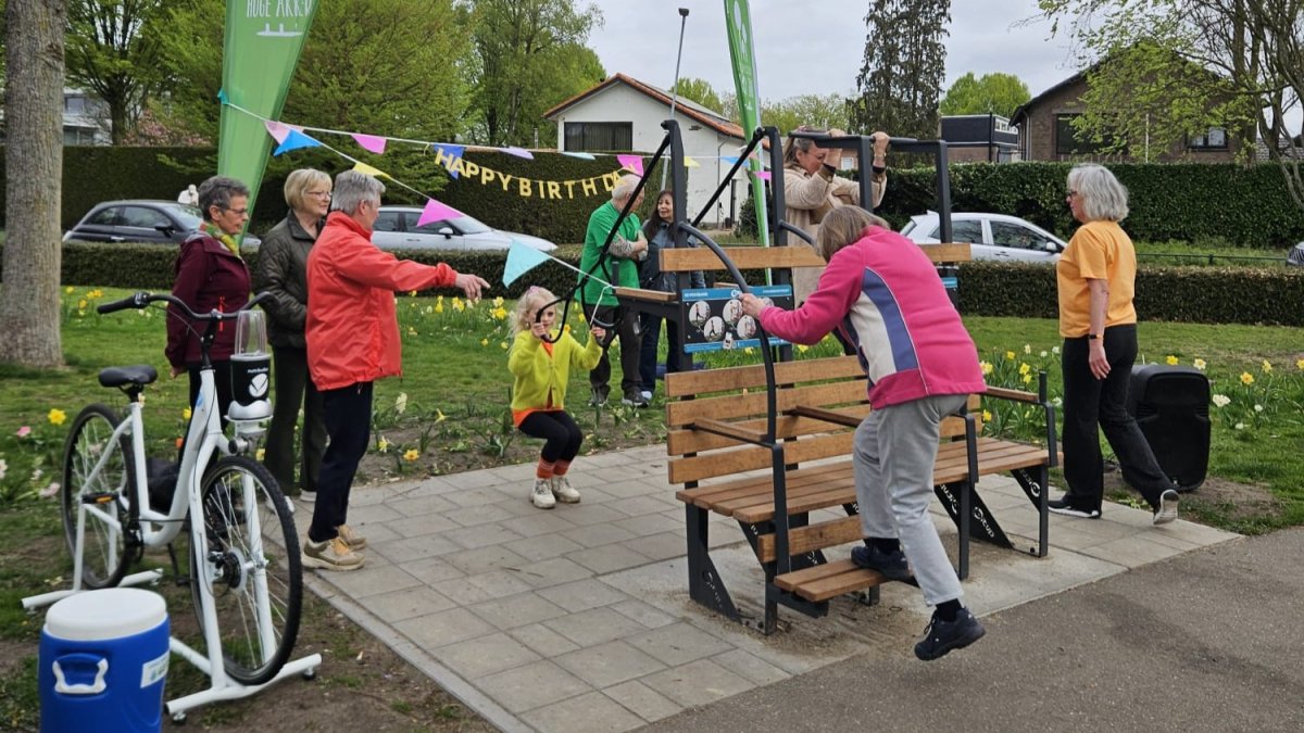 Beweegbank in Wilhelminapark feestelijk geopend