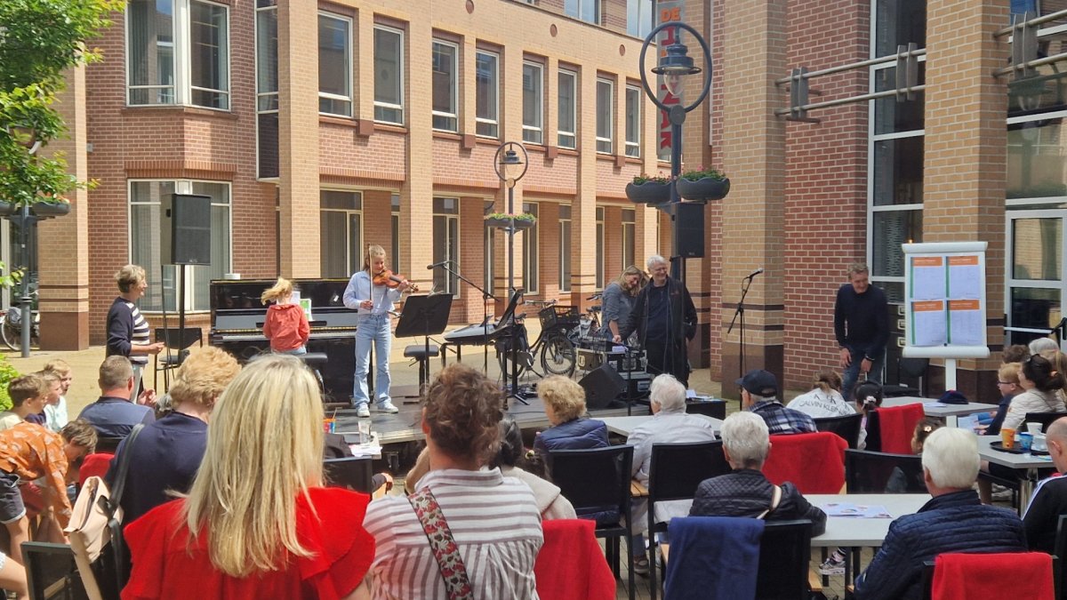 ‘Muziek in ’t Zonnetje’ bij De Hofnar: geniet van livemuziek op het plein