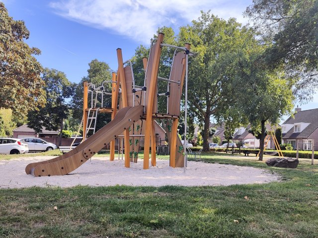 Abeelding speeltoestel Sint Lucasstraat