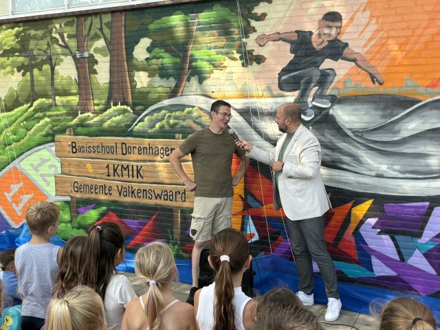 Wethouder Jordy Drieman opent graffiti kunstwerk