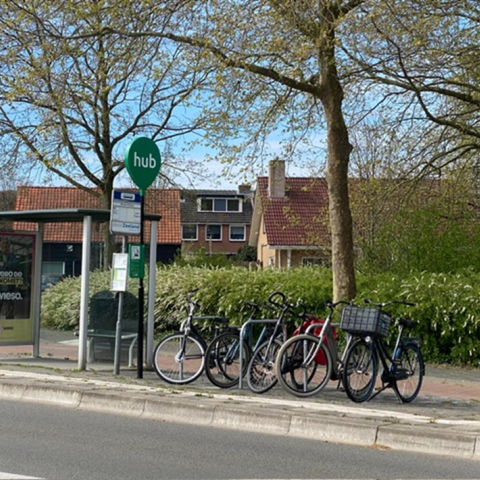 fietsparkeerplekken bushalte Prinses Beatrixlaan in Koudekerke