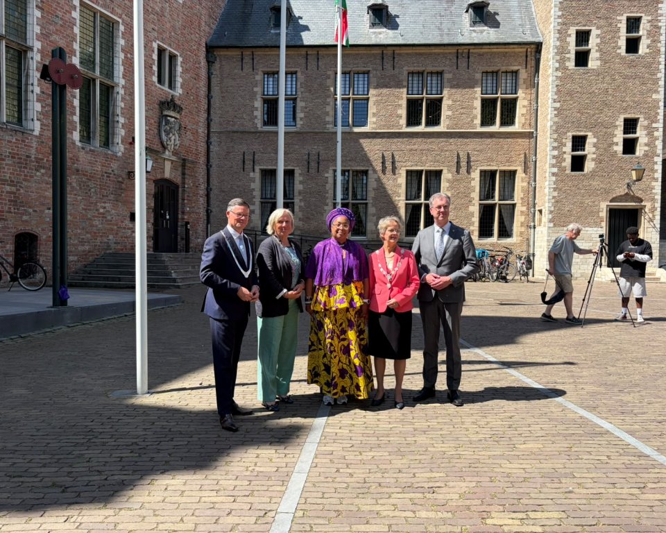 Bestuurders bij Keti Koti-herdenking in Middelburg