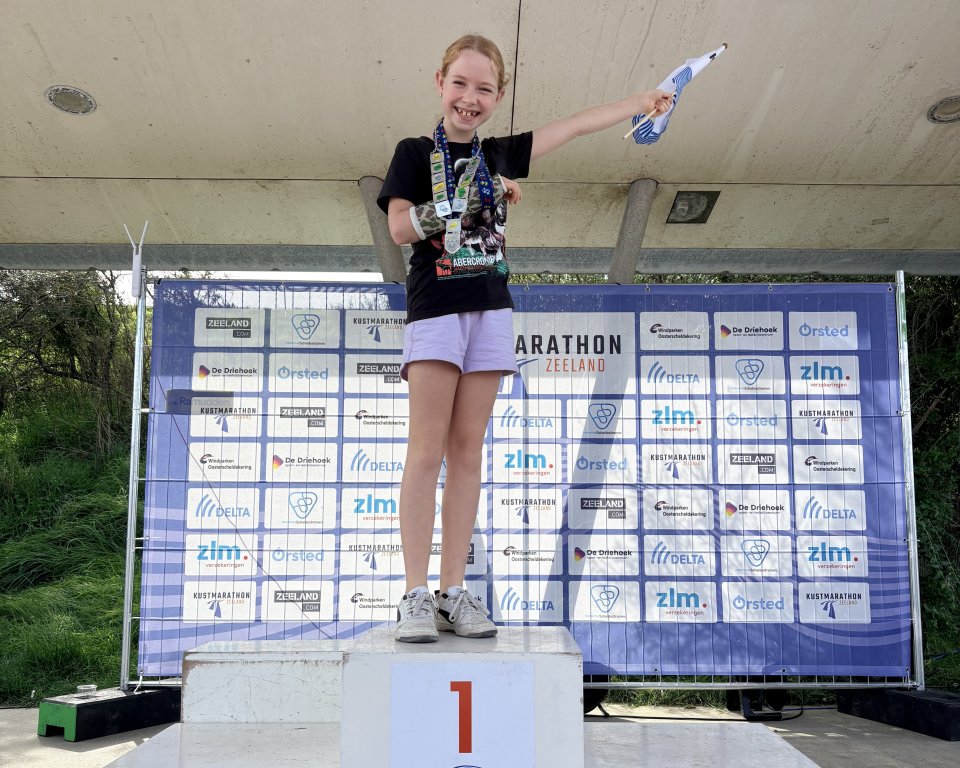 Kinderburgemeester Marith Rijnberg bij de mini Kustmarathon