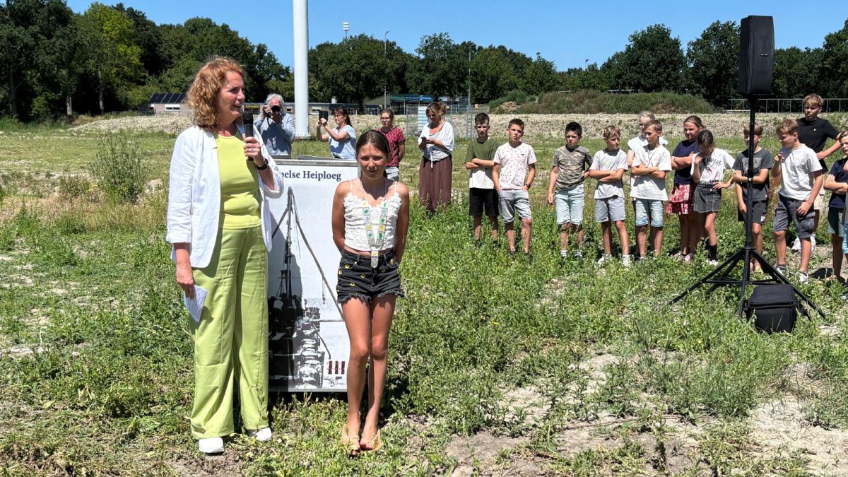 Eerste paal geslagen voor Kindcentrum Oostkapelle
