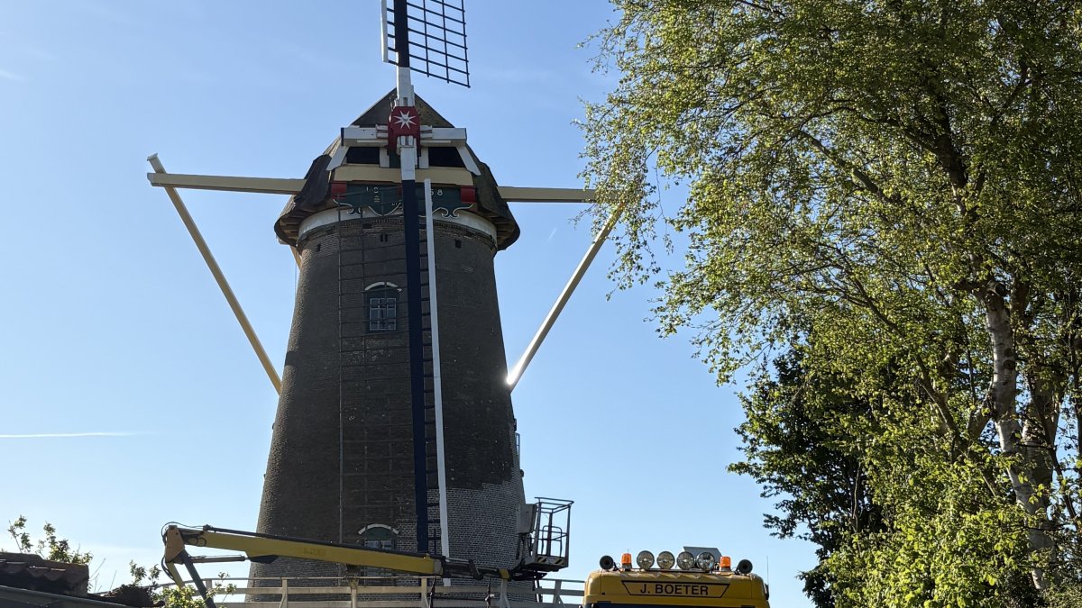 Vervanging molenroeden en dakbedekking molen in Oostkapelle