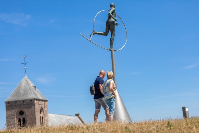 Kunstwerk De Marathonloper in Zoutelande 