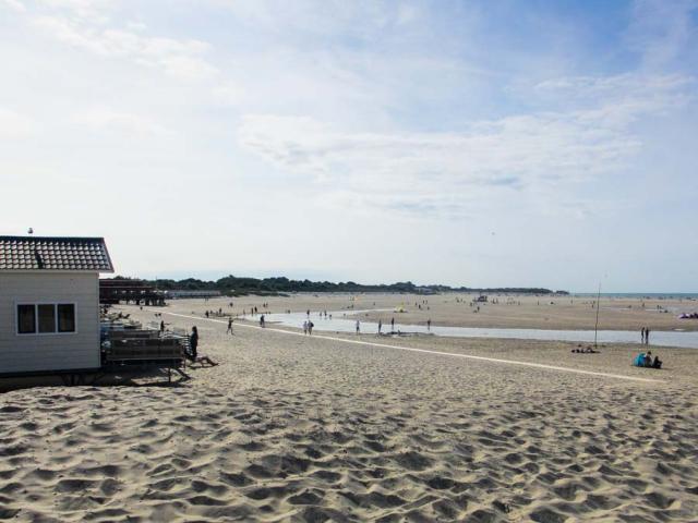 Strandslaaphuisje overdag 