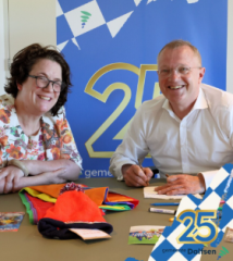 De burgemeester heeft ook al een vlaggetje gemaakt. 