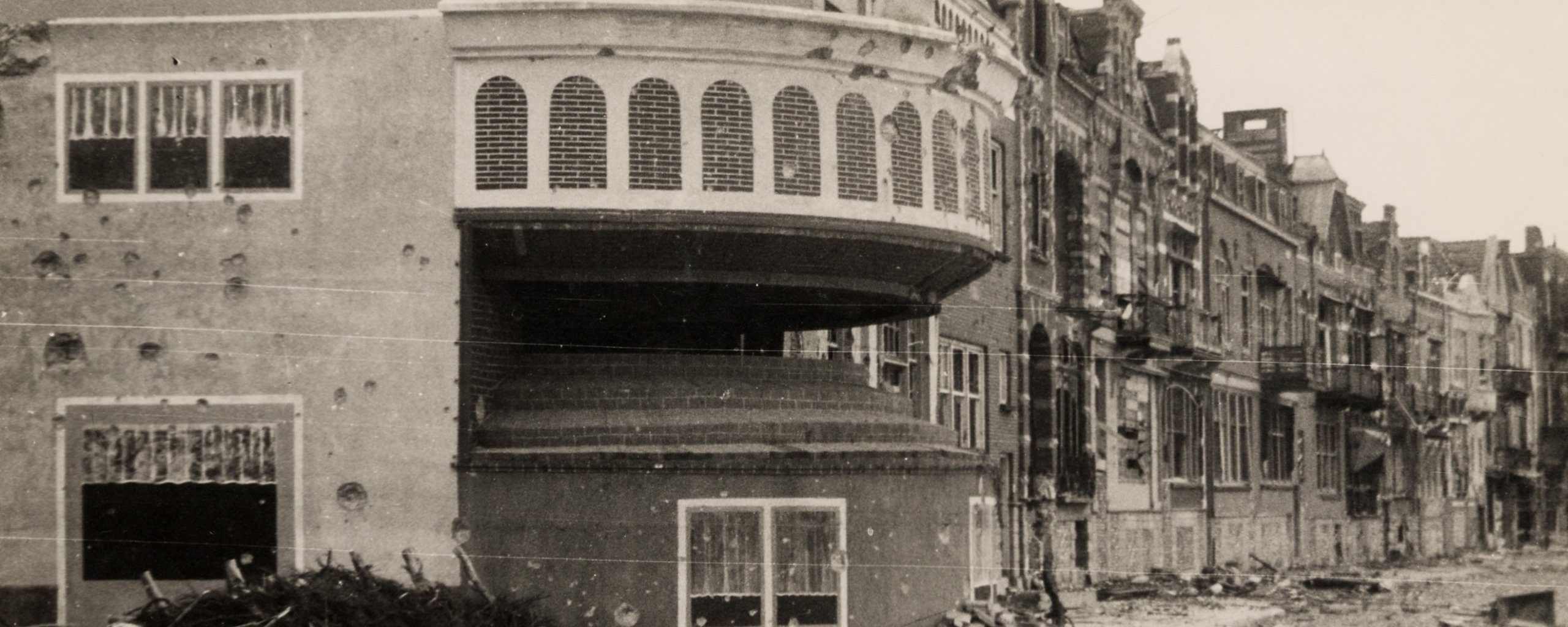 Beschadigde huizen tijdens WO II