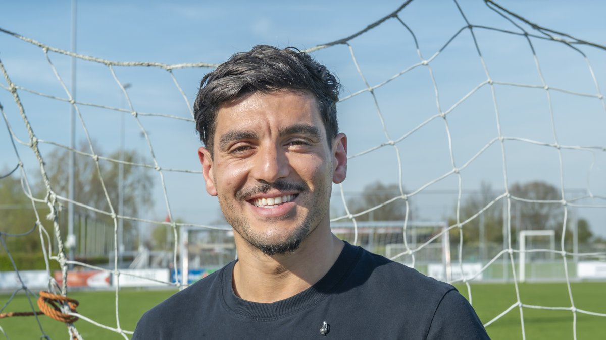 Uitreiking de zilveren Vlissingse Fles aan de heer S. Bouzambou 8 april 2026