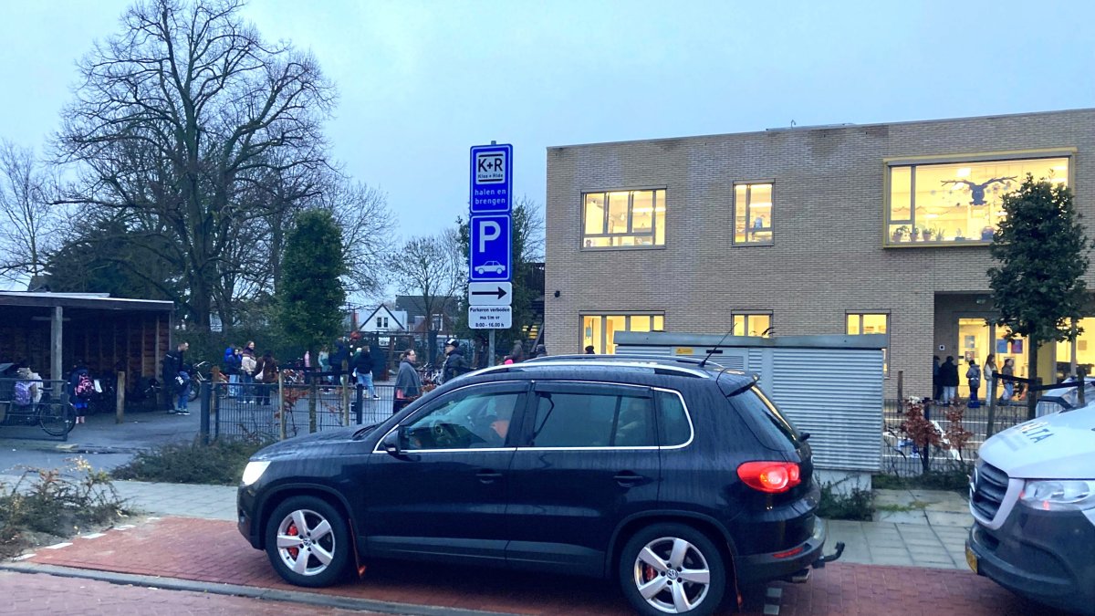 Aanpassing 'Kiss & Ride-zone' basisschool De Tweemaster