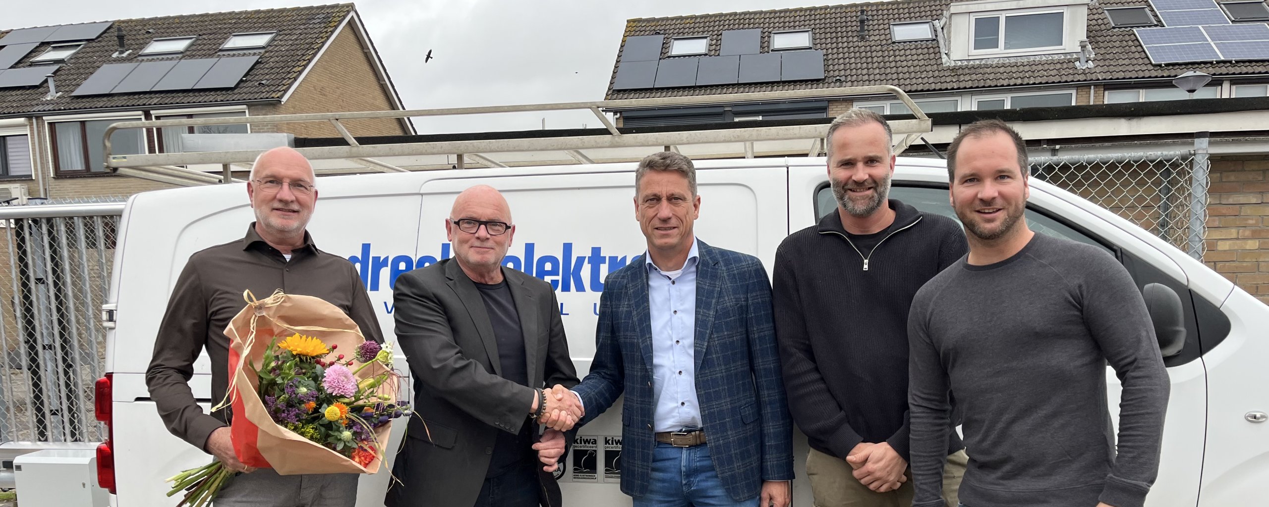 van links naar rechts op de foto: Ab en Henk Barendrecht, wethouder Aart Jan Spoon, Ben en Sonnie Barendrecht