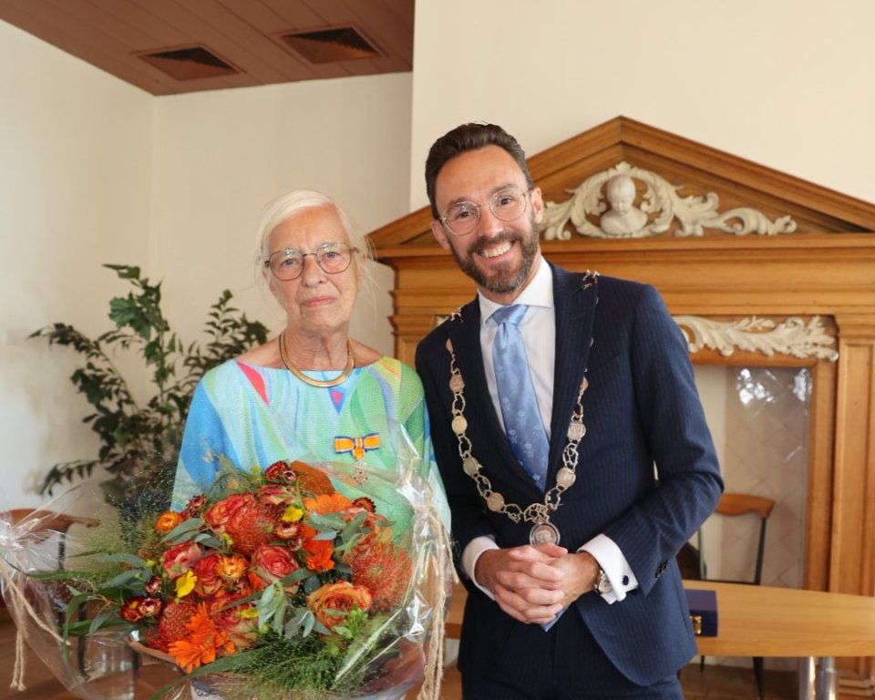 On the left, Ms. Hendrika Dubois; on the right, Mayor Arno Scheepers