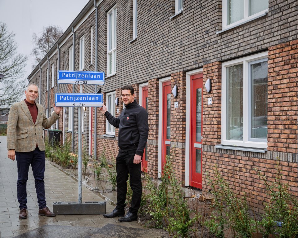Oplevering woningen Patrijzenlaan Oostvoorne met wethouder Daan van Orselen