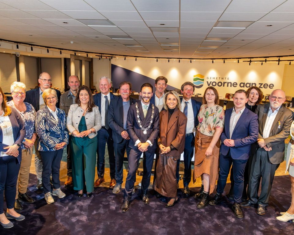 group photo of outgoing council members 