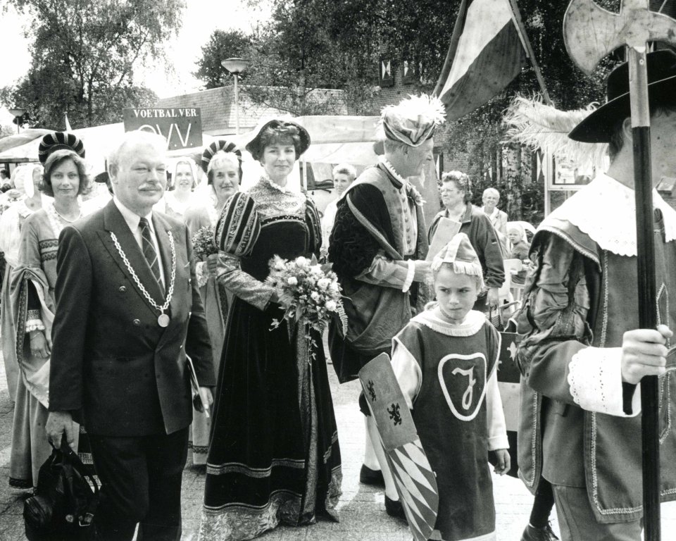Oud-burgemeester Krijgsman op de Jacoba van Beierendag in 2002