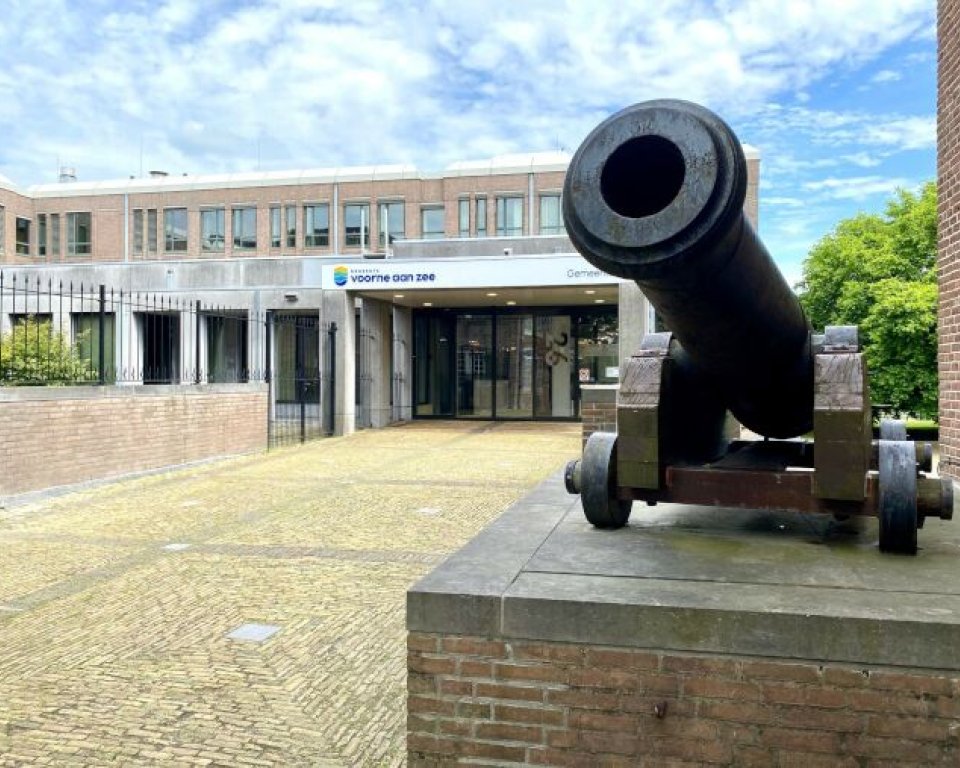 Ingang gemeentehuis Hellevoetsluis