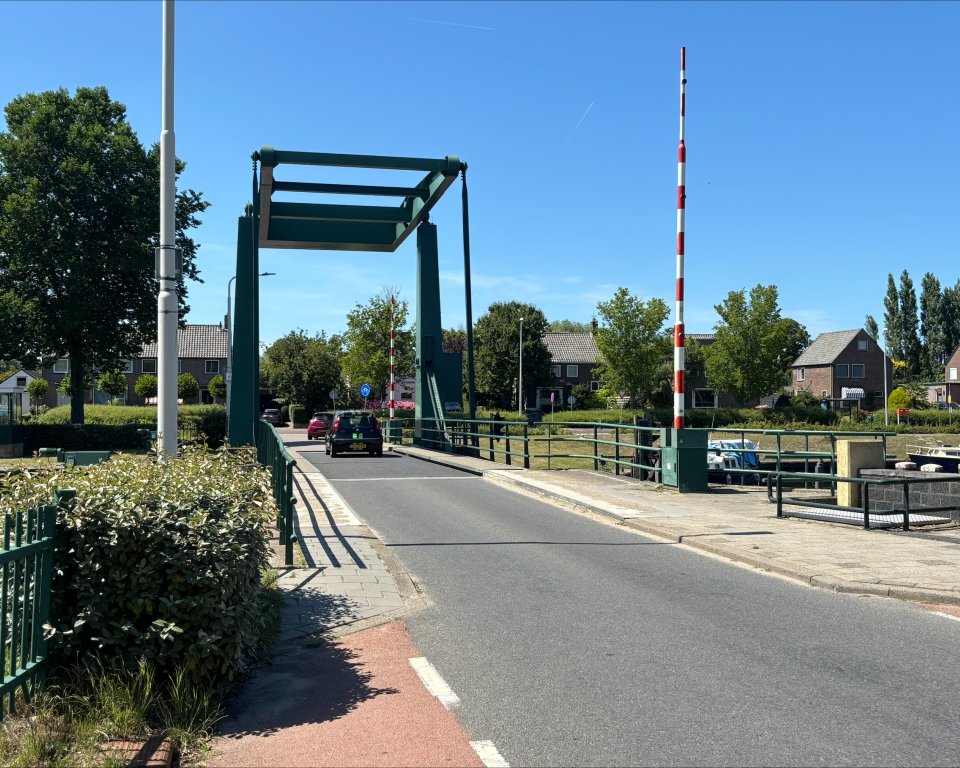 Brug bij sluis Kanaal door Voorne