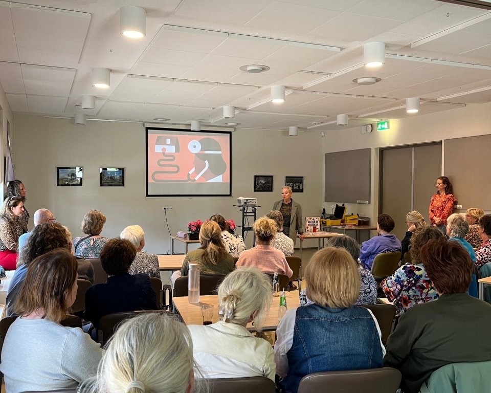 Bezoekers bij Theatervoorstelling en training Au!derdom