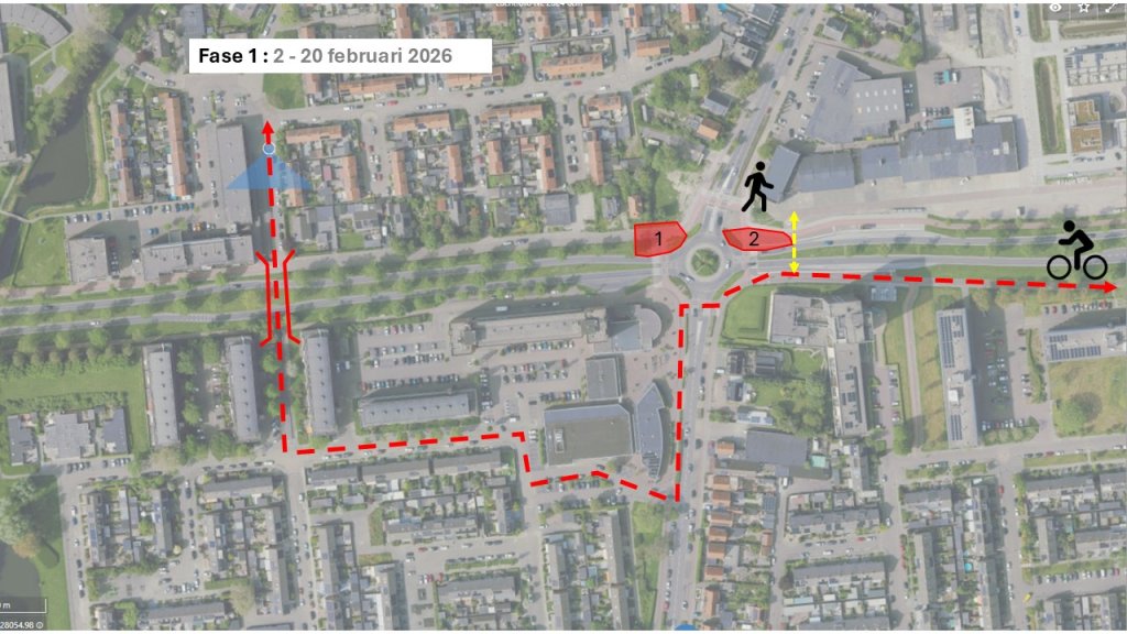 Kaart van de rotonde met tijdelijke afsluitingen en omleidingen in fase 1.