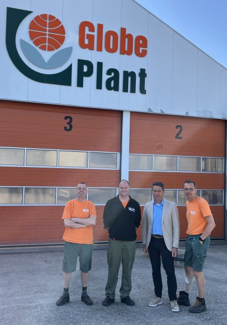 Foto v.l.n.r.: Paul Grootscholten, Thijs van de Westelaken, wethouder Aart Jan Spoon, Johan Grootscholten