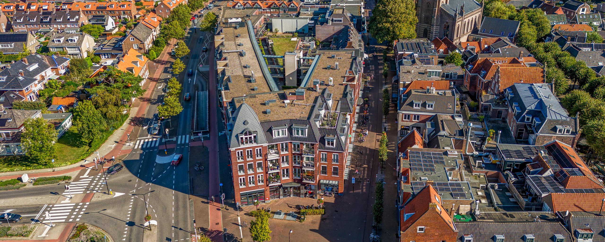 A panoramic photo of Schoolstraat in Voorschoten.
