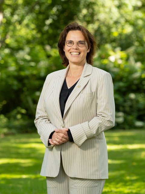Councilwoman Rachèl van Hellemondt in the park