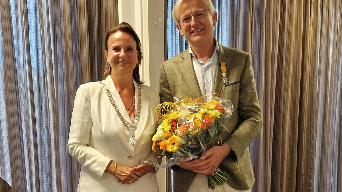 Koninklijke onderscheiding voor dr. N.T. van Dasselaar