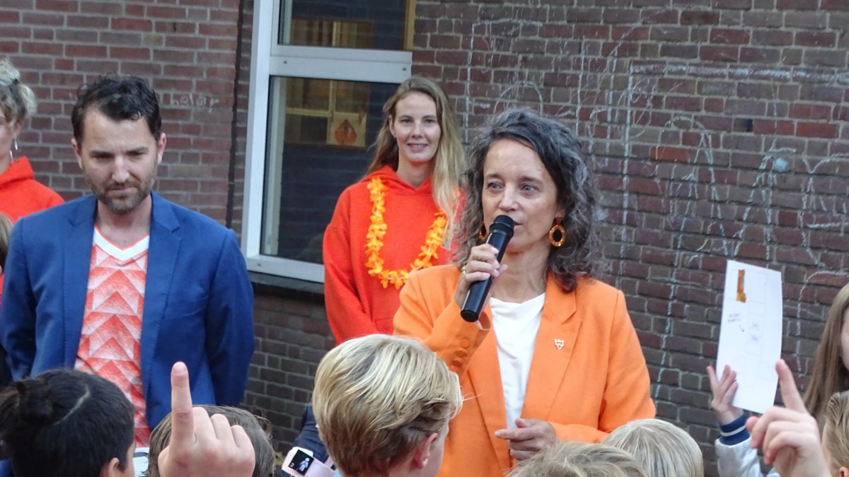 Wethouder geeft startsein voor Lekker Anders Dag op Nutsschool