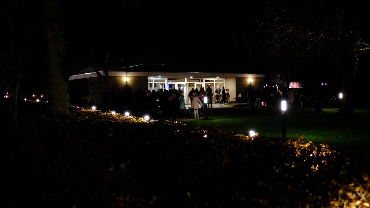 Herdenking overleden kinderen op gedenkpark Rosenburgh